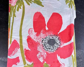 Vera Neumann king size flat sheet, red, orange poppies, flowers, has some damage, please read description. Crafts fabric, MCM mod home