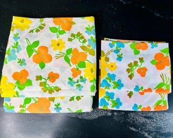 Vintage full double flat, 2 twin flat sheets and 2 pillowcases, retro linens, craft quilt fabric made in USA, flower power, MCM mod home