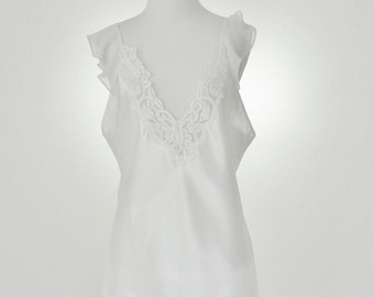 Vintage Dentelle White Nightgown Flutter Straps Pearls Sequins Beautiful Bridal