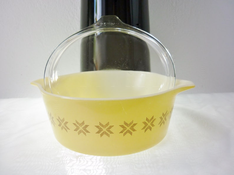 Pyrex Town and Country Casserole Dish Tab Handle With Lid #472