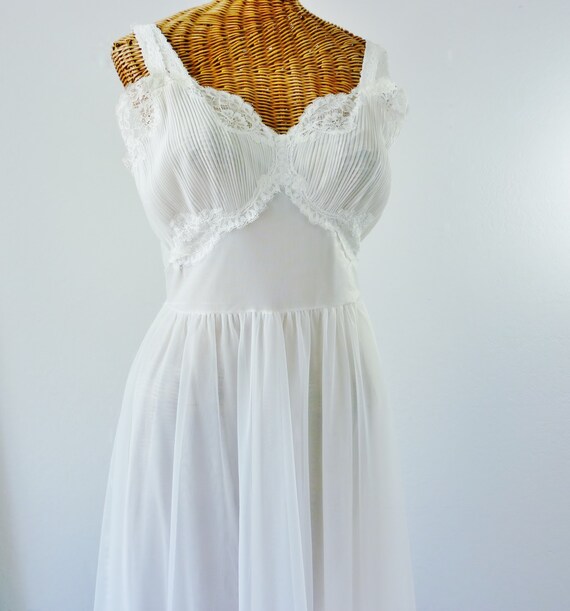 Vanity Fair White Vintage Double Layer Chiffon Pei