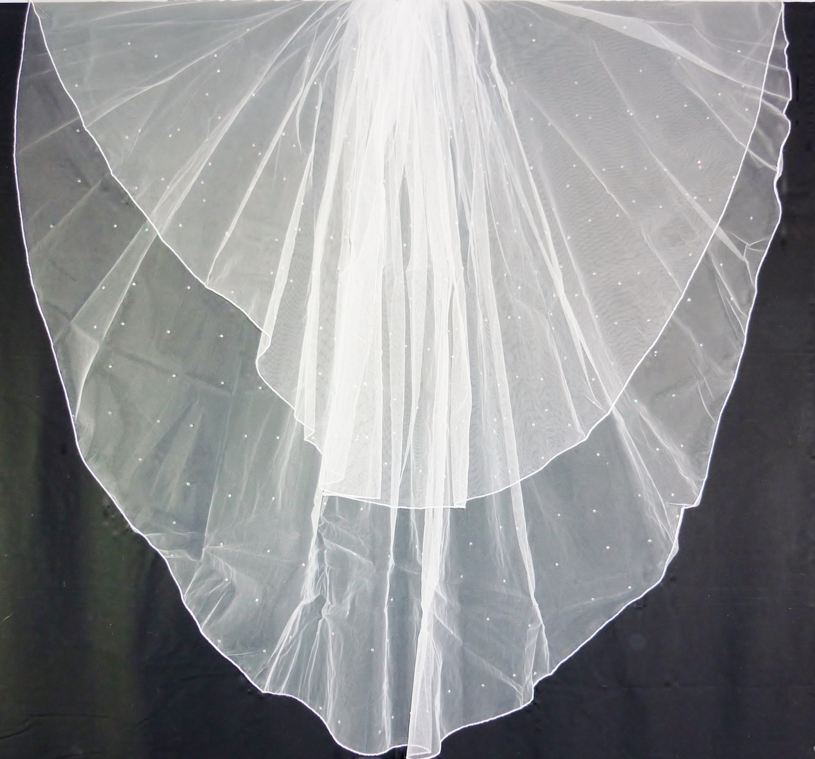 Malis-Henderson  Pearl and Crystal veil Malis Henderson | Accessories Designer based out of Montreal  main image 3