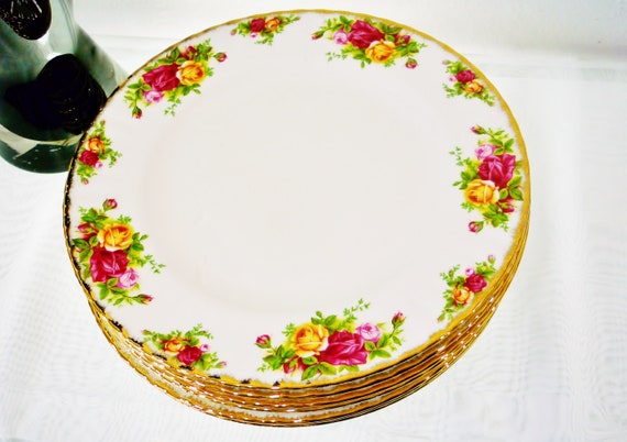 4 ROYAL ALBERT LUNCHEON PLATES-OLD COUNTRY ROSES   F945
