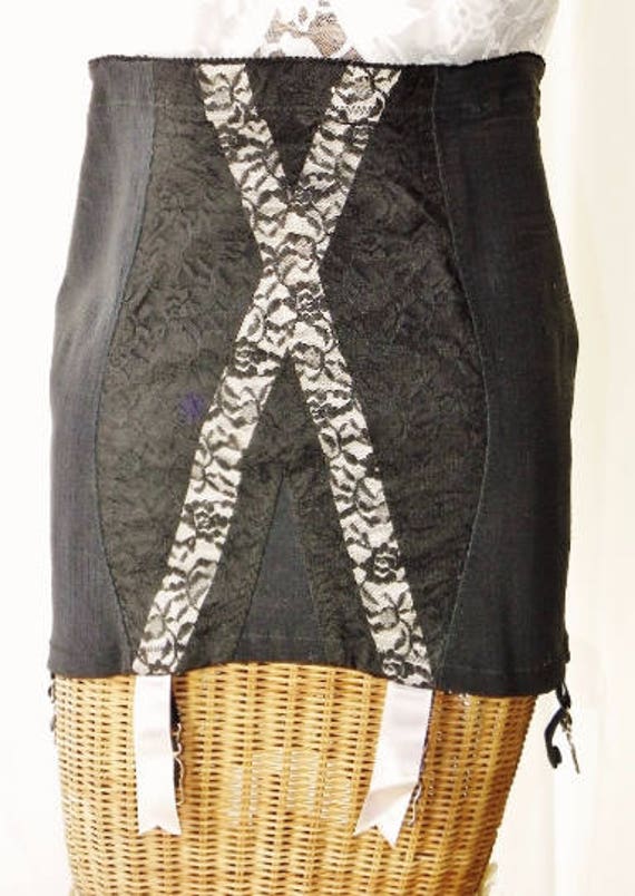 Lily Of France Open Bottom Pink Black Girdle 6 Leg