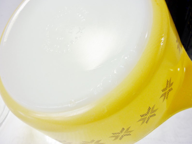 Pyrex Town and Country Casserole Dish Tab Handle With Lid #472