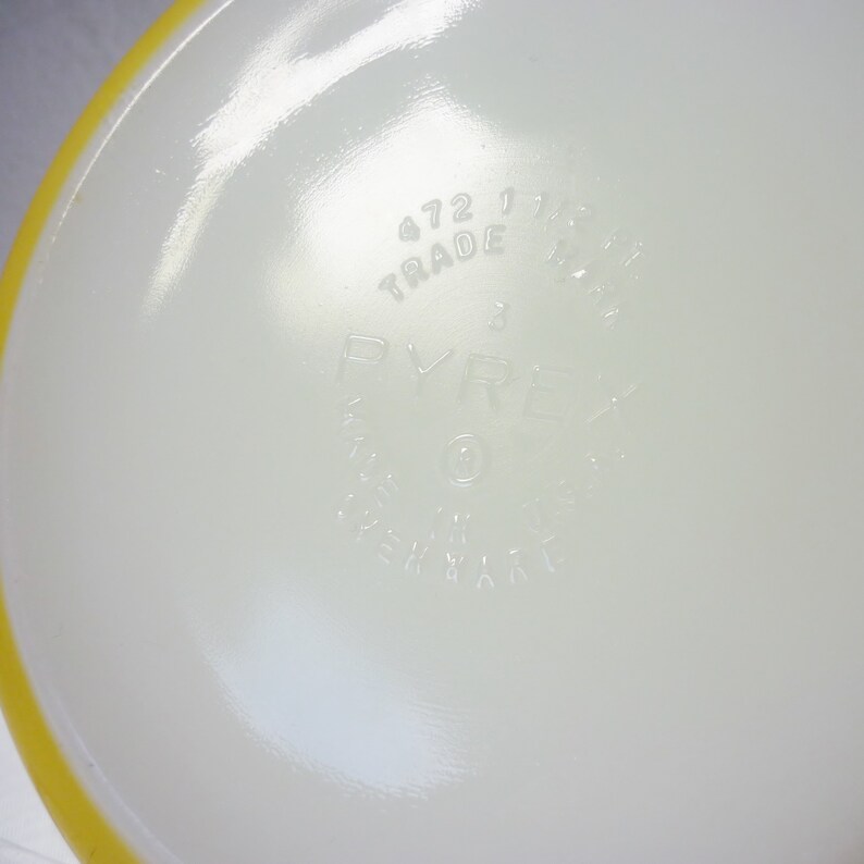 Pyrex Town and Country Casserole Dish Tab Handle With Lid #472