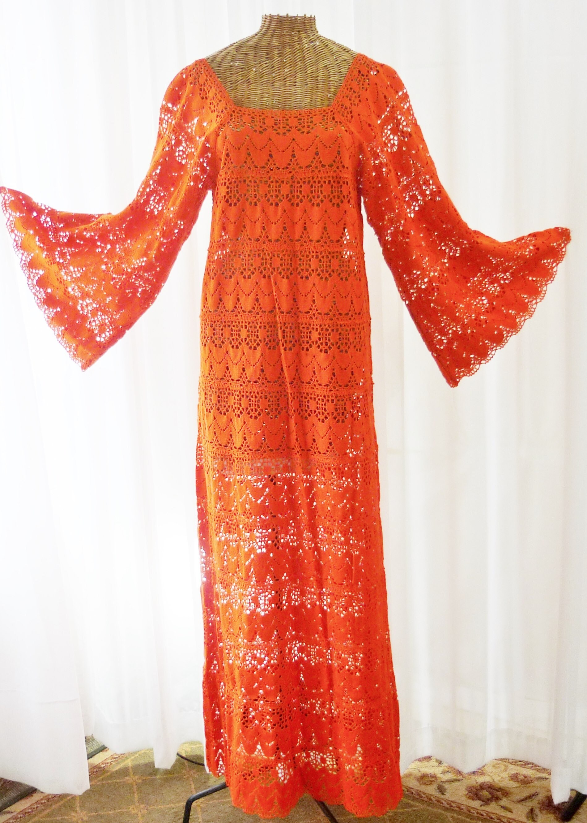 bell shaped sleeve dress