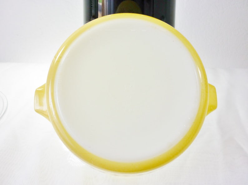 Pyrex Town and Country Casserole Dish Tab Handle With Lid #472