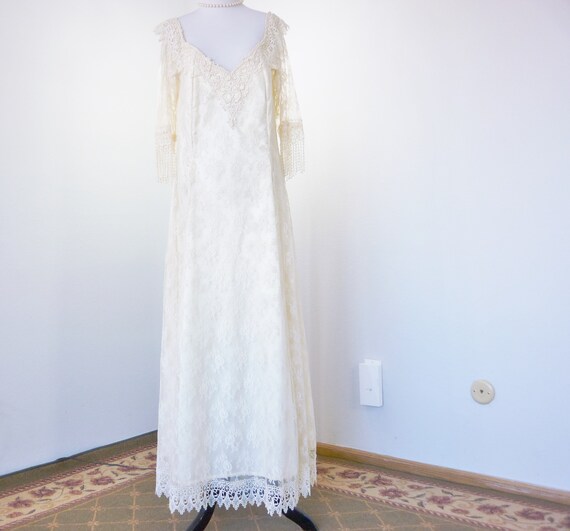 Vintage Tassle Lace Wedding Dress Sheer Lace Seev… - image 4