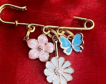 Kilt Scarf Pin Enamel Flowers Pink Blue White Great for Denim Purses Backpacks