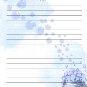 Op de afbeelding: Een gelijnde pagina uit een dagboek met de tekst "ALCHEMIST'S JOURNAL NOTES" in marineblauw. De pagina heeft een aquarel achtergrond met blauwe bellen en een illustratie van een ketel. De onderkant van de pagina heeft de tekst "HaileyPaperCo PRINT. PLAN. SIMPLIFY."