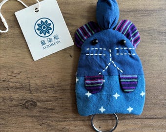 Handgefertigter, indigogefärbter Maus-Schlüsselbeutel mit japanischer Geldbörse und Sashiko-Stickerei