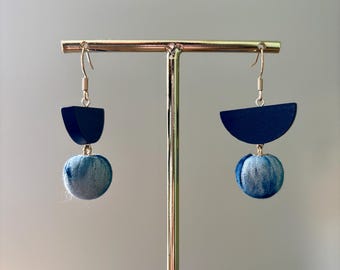 Moderne Indigo & Holz Ohrringe - Geometrisches Statement