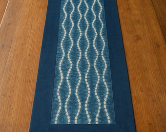Indigo Table Runner – Sea Wave-Inspired Shibori Design