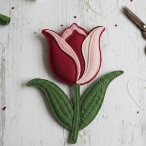 Mönster för sömnad av filttulpaner | DIY-blommamaskot med plysch (PDF-mönster)