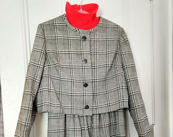 Zwei Stück Rot Schwarz und Weiß Kleid und Jacke Set mit Gürtel Größe 18