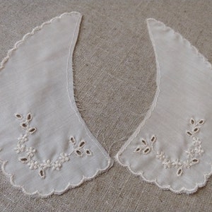 Vintage New in Package Eyelet Peter Pan Collar with Floral Embroidery