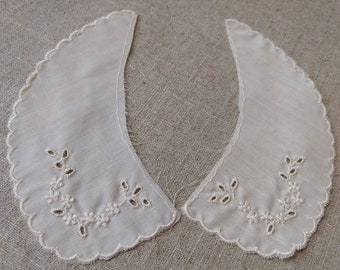 vintage Nouveau dans le paquet Eyelet Peter Pan Collar avec broderie florale