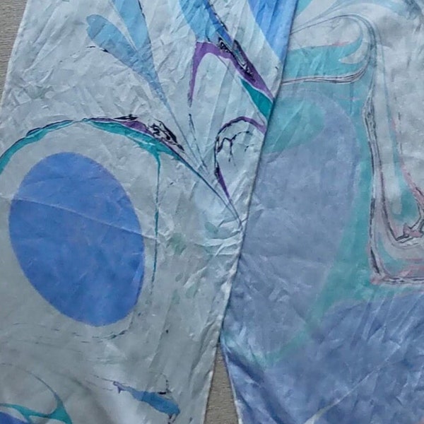 Encre sur l'eau Suminagashi de forme libre, design organique, 20 x 52 pouces, foulard en soie à ourlet vintage