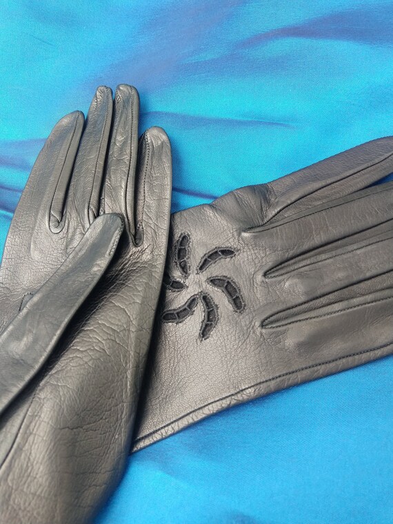 Soft Black Leather Eyelet Gloves New Old Stock Si… - image 8