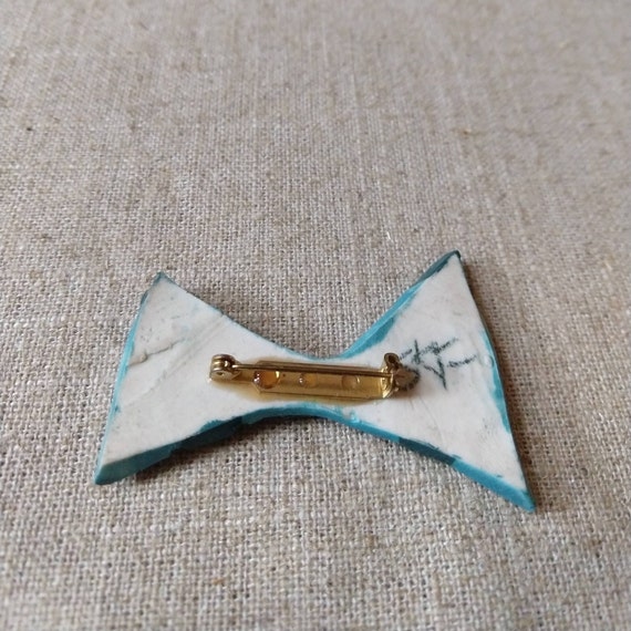 Weird Funky Bow Tie Pin 1980s Vintage Ceramic Bow… - image 5