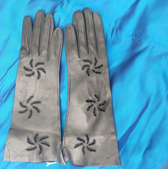 Soft Black Leather Eyelet Gloves New Old Stock Si… - image 7