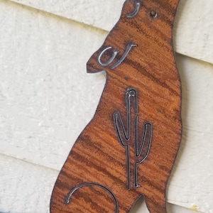 Große rustikale Coyote 24 im südwestlichen Stil aus recyceltem Stahl Kundenspezifische Metallkoyoten-Wanddekoration