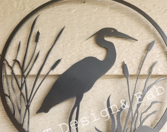 Decorazione rustica con airone e tife, 12 pollici, decorazione da parete in metallo arrugginito per la casa e il giardino