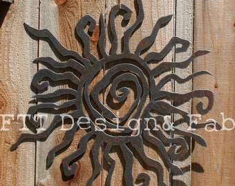 Decorazione da parete rustica a forma di sole, in acciaio riciclato, 24", sole a spirale personalizzato in metallo SUN