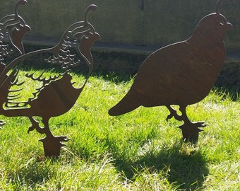 Set di 5 statuette da giardino rustiche in acciaio riciclato raffiguranti quaglie