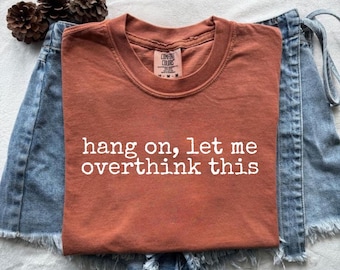 Comfort Colors® Hang on Let Me Overthink dit T-shirt, grappig T-shirt voor dames of heren, Overthinking T-shirt, T-shirt met sarcastische geestelijke gezondheid cadeau