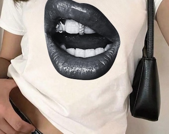 Edgy Lips Graphic Tee: Y2K Grunge Baby Tee