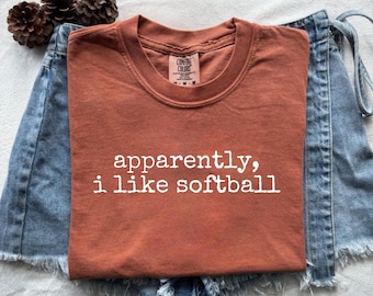 Comfort Colors® Offenbar mag ich Softball Shirt, lustiges Sport Geschenk, Softball Mutter, Spielerin Humor, Diamant Sport, trendiges Damen-T-Shirt