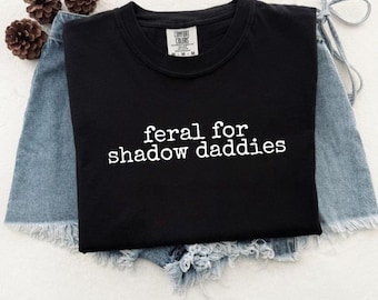 Camiseta "Feral for Shadow Daddies Bookish Comfort Colors", camisa "Shadow Daddy", regalos para lectores, regalo para lectores de Romantasy, camiseta de fantasía romántica