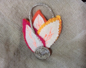 Spring Felt leaf pin, womens pink and yellow brooch, scarf clip, teacher gift, Mothers Day, Valentine gift, Easter corsage, stocking stuffer