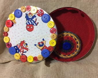 Circus gift tin, travel jewelry case, flower lapel pin, kids gift card holder, trinket box, teacher thank you, carnival theme, money wallet