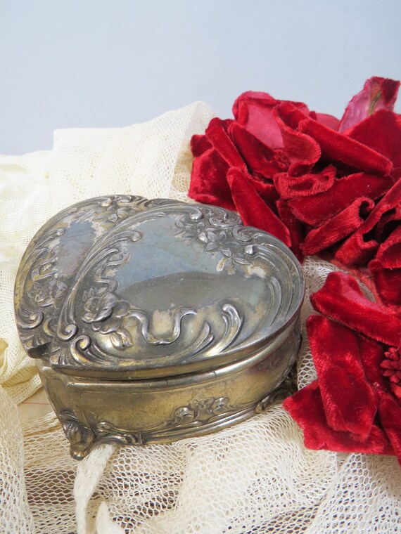 heart shaped vanity Gem
