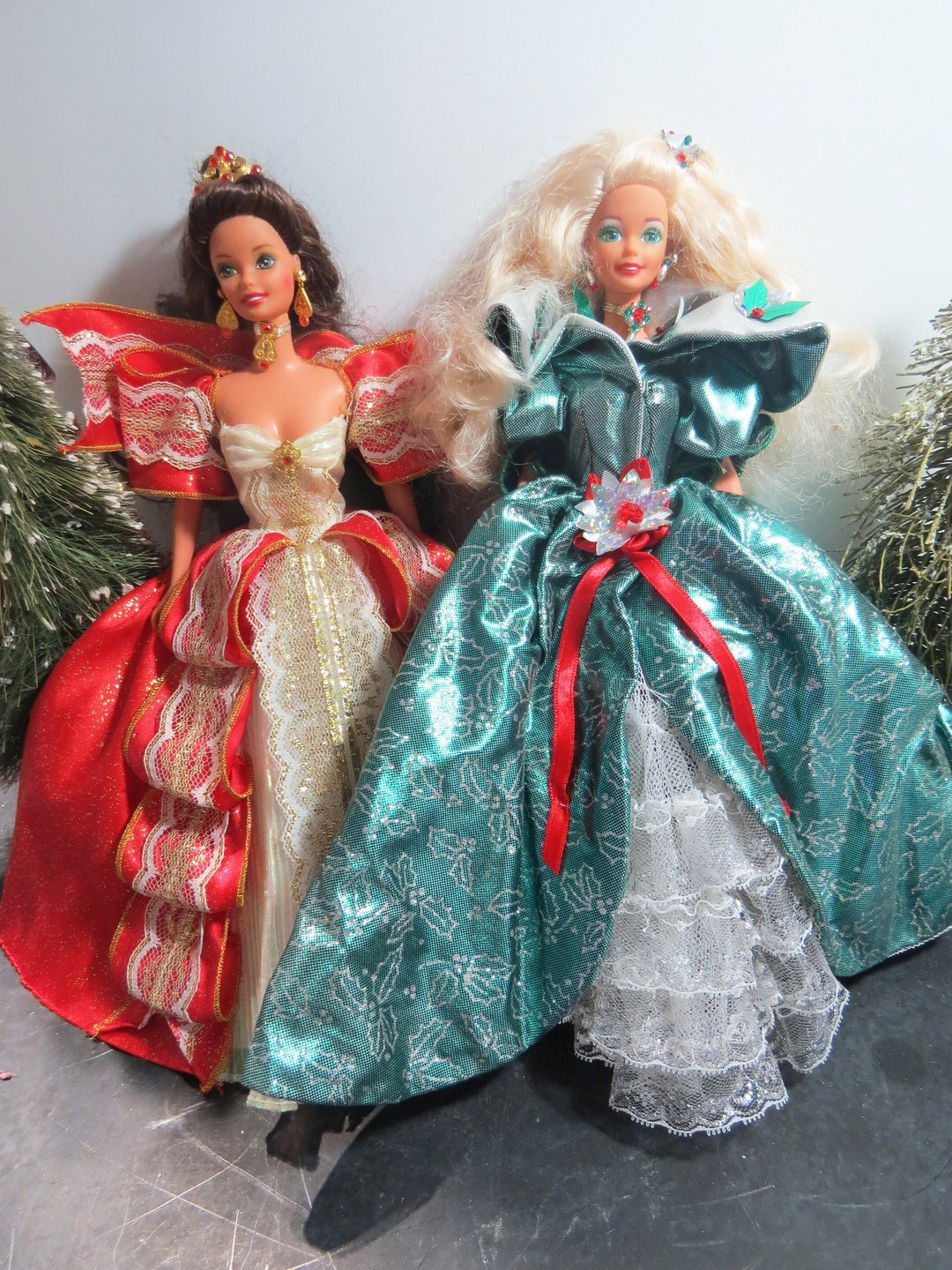 2 Vintage Christmas Barbie Dolls 1995 & 1997 Happy Holidays No - Etsy