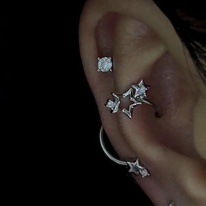 Boucle d'oreille conque constellation étoilée argentée - Créole en étoile CZ délicate pour le piercing du cartilage, bijoux de manchette d'oreille céleste, boucle d'oreille cosmique ne ternissant pas