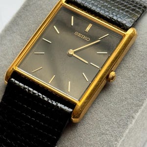 Vintage Seiko Tank Herrenuhr V700-5K30 Neue Batterie 25 mm Schwarzes Zifferblatt Goldton