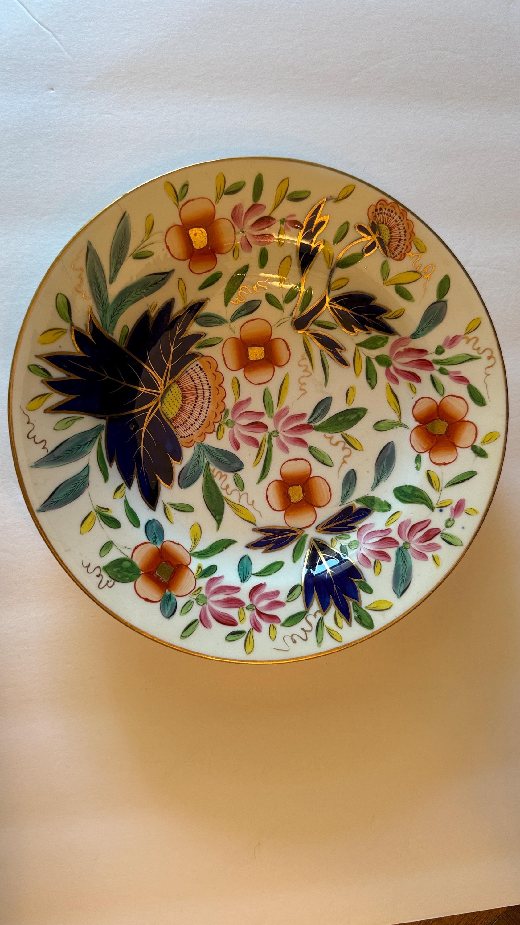 アンティーク コールポート プレート: 手描きの花と金、1800 年代頃 