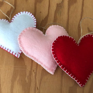 Felt hanging hearts