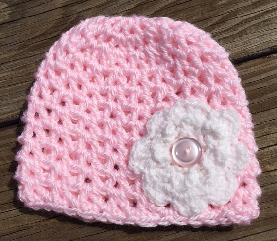 crochet preemie hat with flower