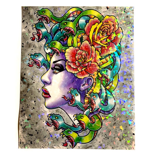 Impression d’art holographique | Méduse | Méduse flash de tatouage traditionnel scintillant de la vieille école avec des cheveux de serpent et des fleurs 8x10 pouces