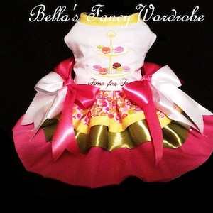Besticktes Tea Party Hundekleid: Hot Pink Floral Doggie Outfit