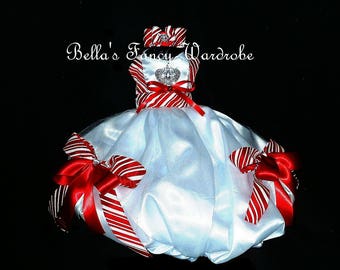 Weihnachtshundekleid: Roter Satin, Pfefferminz Schleife & Krone