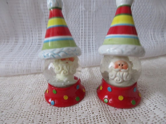 Santa Snow Globe Salt and Pepper Shakers - vintage, collectible, Christmas, Winter
