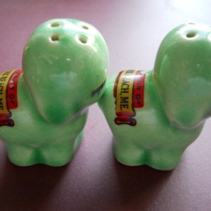 Green Puppies Salt and Pepper Shakers Collectible, Vintage, Souvenir image 4