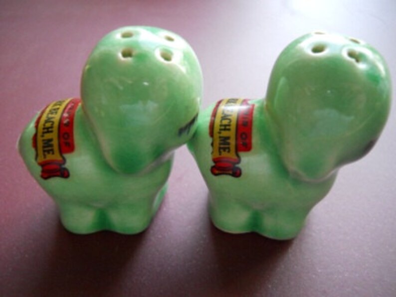 Green Puppies Salt and Pepper Shakers Collectible, Vintage, Souvenir image 4