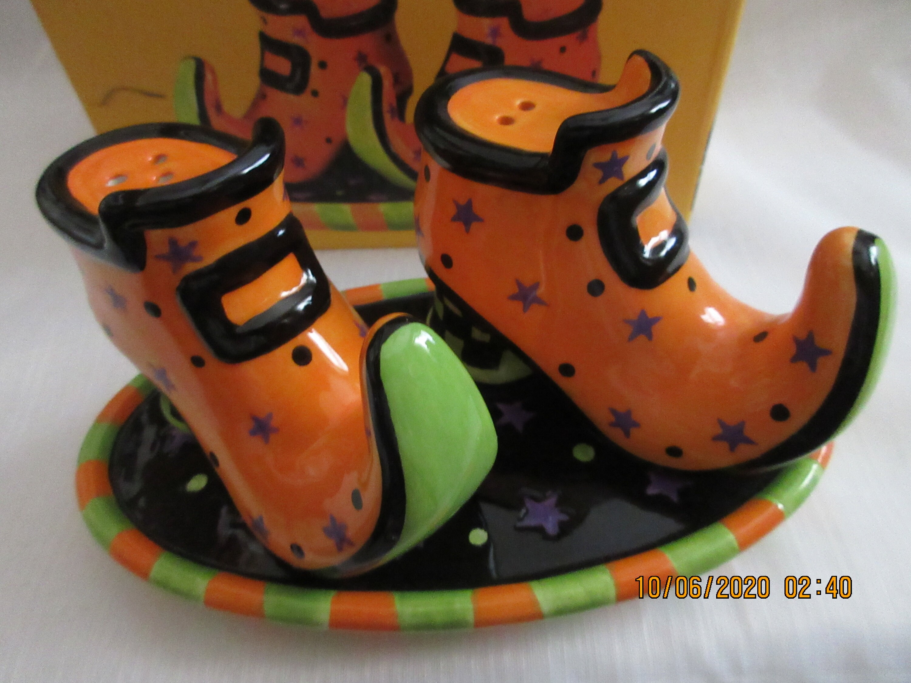 Witches Shoes and Tray Salt and Pepper Shakers vintage, collectible